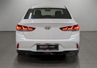 Подержанный автомобиль Hyundai Sonata 2018 года (6 фото)