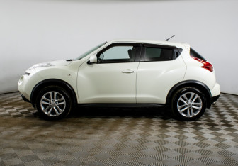Подержанный автомобиль Nissan Juke 2011 года (8 фото)