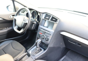 Подержанный автомобиль Citroen C4 Sedan 2020 года (10 фото)