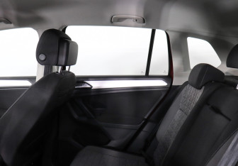 Подержанный автомобиль Volkswagen Tiguan 2021 года (12 фото)