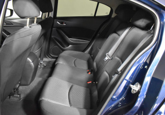 Подержанный автомобиль Mazda 3 Hatchback 2014 года (16 фото)