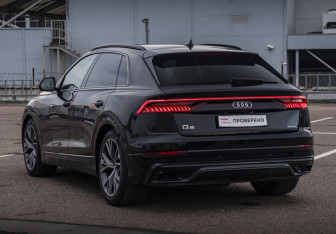 Подержанный автомобиль Audi Q8 2018 года (7 фото)