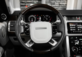 Подержанный автомобиль Land Rover Range Rover 2021 года (9 фото)