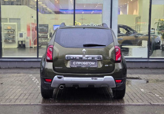 Подержанный автомобиль Renault Duster 2015 года (7 фото)