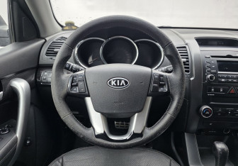 Подержанный автомобиль Kia Sorento 2009 года (12 фото)