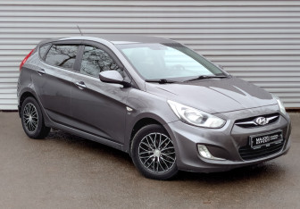 Подержанный автомобиль Hyundai Solaris Hatchback 2013 года (3 фото)