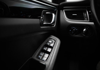 Подержанный автомобиль Porsche Macan 2017 года (14 фото)