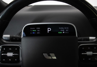 Подержанный автомобиль LiXiang L9 2023 года (11 фото)