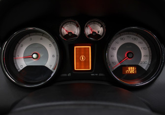 Подержанный автомобиль Peugeot 308 Hatchback 2009 года (11 фото)