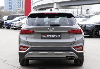 Подержанный автомобиль Hyundai Santa Fe 2018 года (6 фото)
