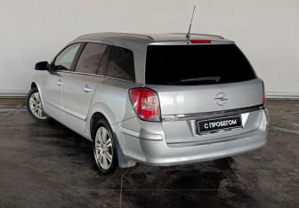 Подержанный автомобиль Opel Astra Wagon 2007 года (6 фото)