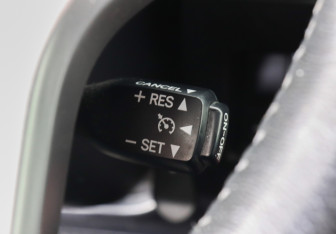 Подержанный автомобиль Toyota Land Cruiser Prado 2014 года (15 фото)