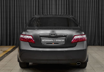 Подержанный автомобиль Toyota Camry Sedan 2011 года (5 фото)