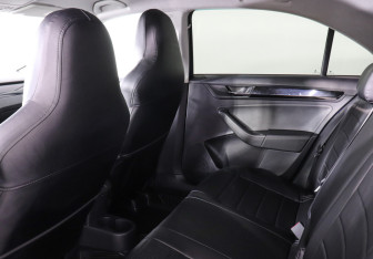 Подержанный автомобиль Skoda Rapid Liftback 2018 года (12 фото)