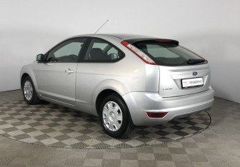Подержанный автомобиль Ford Focus Hatchback 2009 года (6 фото)