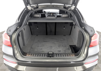 Подержанный автомобиль BMW X4 2017 года (10 фото)