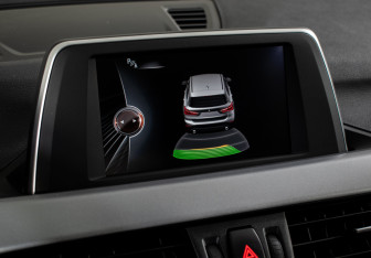 Подержанный автомобиль BMW X1 2017 года (14 фото)