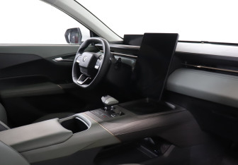Подержанный автомобиль Changan Lamore 2024 года (9 фото)