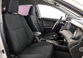 Подержанный автомобиль Toyota RAV4 2016 года (24 фото)