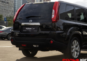 Подержанный автомобиль Nissan X-Trail 2011 года (20 фото)