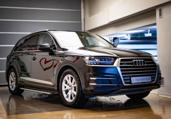 Подержанный автомобиль Audi Q7 2015 года (3 фото)