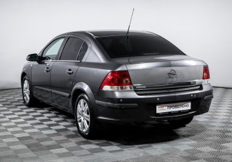 Подержанный автомобиль Opel Astra Sedan 2009 года (7 фото)
