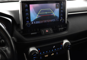 Подержанный автомобиль Toyota RAV4 2019 года (13 фото)