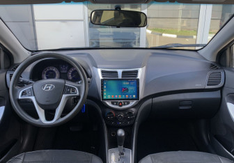 Подержанный автомобиль Hyundai Solaris Sedan 2012 года (13 фото)