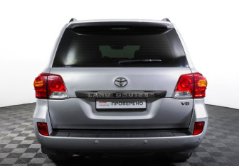 Подержанный автомобиль Toyota Land Cruiser Suv 2012 года (6 фото)
