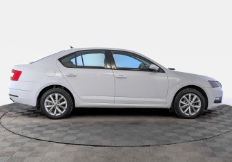 Подержанный автомобиль Skoda Octavia Liftback 2019 года (4 фото)