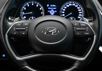 Подержанный автомобиль Hyundai Sonata 2020 года (10 фото)