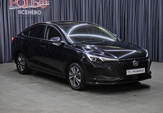 Подержанный автомобиль Changan Eado Plus 2023 года (3 фото)