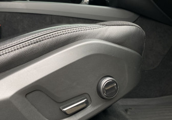 Подержанный автомобиль Volvo V60 Cross Country 2021 года (25 фото)