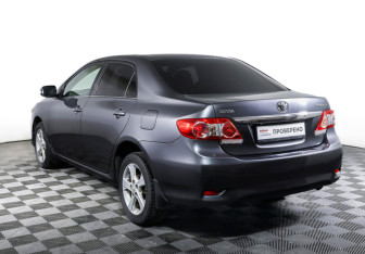 Подержанный автомобиль Toyota Corolla Sedan 2012 года (7 фото)