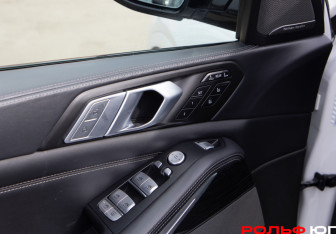 Подержанный автомобиль BMW X7 2020 года (26 фото)