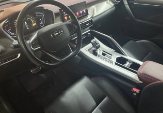 Подержанный автомобиль Geely Coolray 2022 года (11 фото)