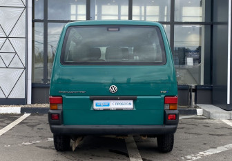 Подержанный автомобиль Volkswagen Transporter Minivan 2002 года (6 фото)