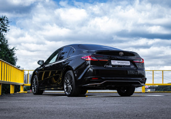 Подержанный автомобиль Toyota Camry Sedan 2026 года (6 фото)