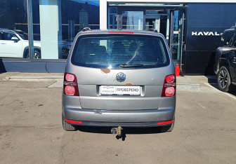 Подержанный автомобиль Volkswagen Touran 2008 года (6 фото)