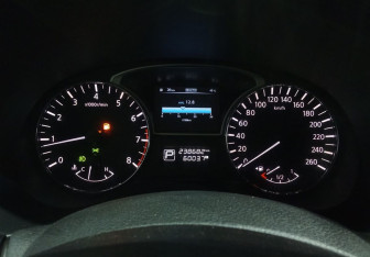 Подержанный автомобиль Nissan Pathfinder 2015 года (12 фото)