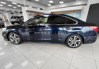 Подержанный автомобиль Subaru Legacy Sedan 2018 года (8 фото)