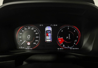 Подержанный автомобиль Volvo XC40 2019 года (11 фото)