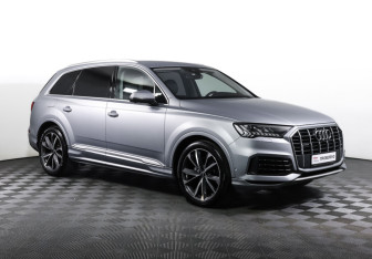 Подержанный автомобиль Audi Q7 2021 года (3 фото)