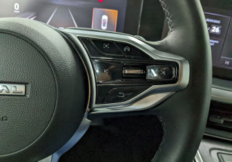 Подержанный автомобиль Haval F7 2024 года (28 фото)