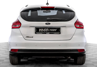 Подержанный автомобиль Ford Focus Hatchback 2019 года (6 фото)