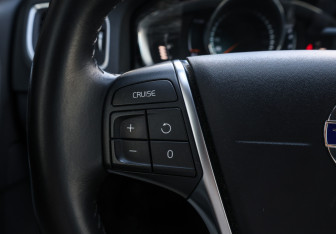Подержанный автомобиль Volvo S60 2016 года (18 фото)