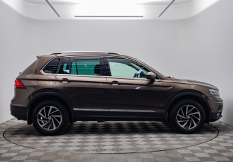 Подержанный автомобиль Volkswagen Tiguan 2019 года (6 фото)