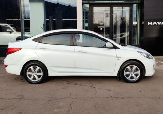 Подержанный автомобиль Hyundai Solaris Sedan 2012 года (4 фото)