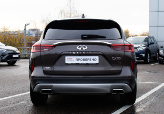 Подержанный автомобиль Infiniti QX50 2018 года (6 фото)