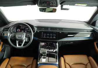 Подержанный автомобиль Audi Q8 2021 года (12 фото)